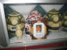 hier Manfreds Urne mit neuem Bild. Dahinter ein Familienfoto